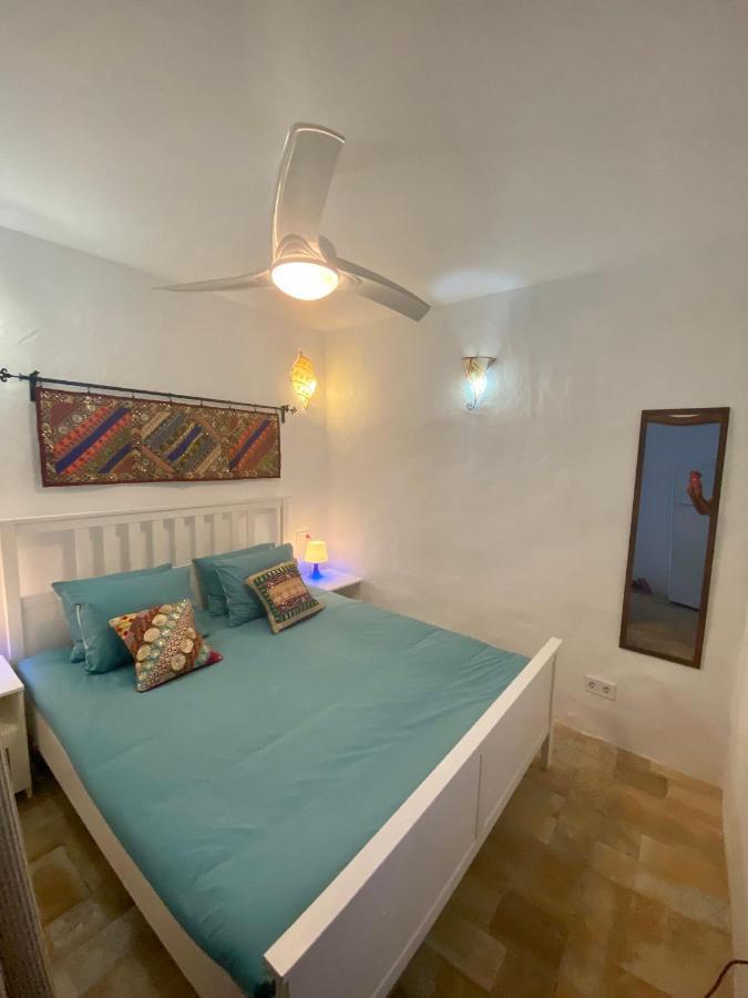 Cheerful One Bedroom Townhouse With Patio Árchez エクステリア 写真